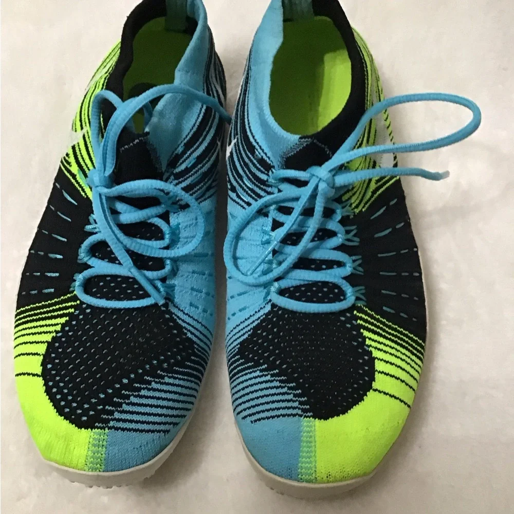 Women’s size 6 Nike tennis shoes hyperfeel
